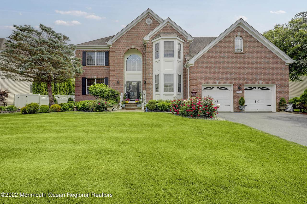 612 Windcrest Court - Photo 1