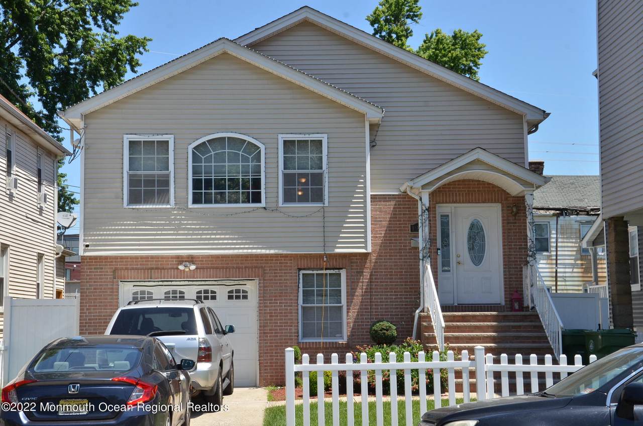 1204 Lincoln Street - Photo 1