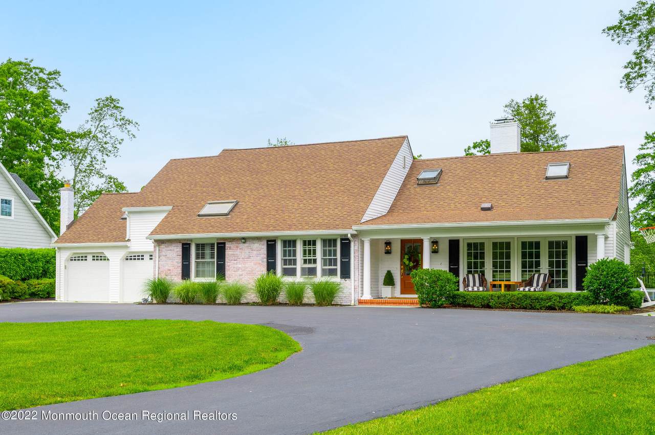 618 Oceanview Road - Photo 1