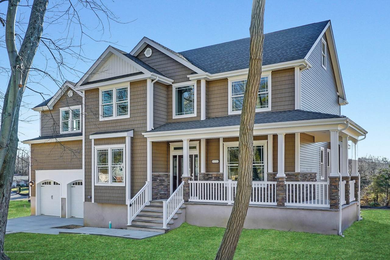 866 Woodbury Drive - Photo 1