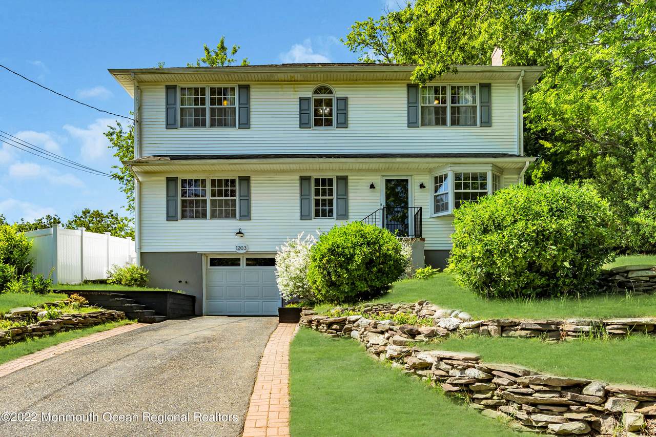 1203 Bayberry Road - Photo 1