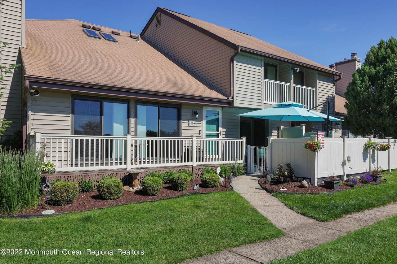 31 Cotswold Circle - Photo 1