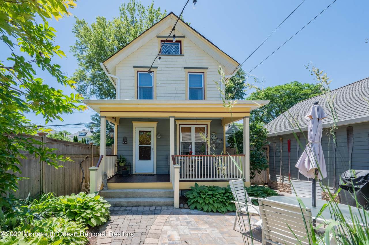 1104 1/2 5th Avenue - Photo 1