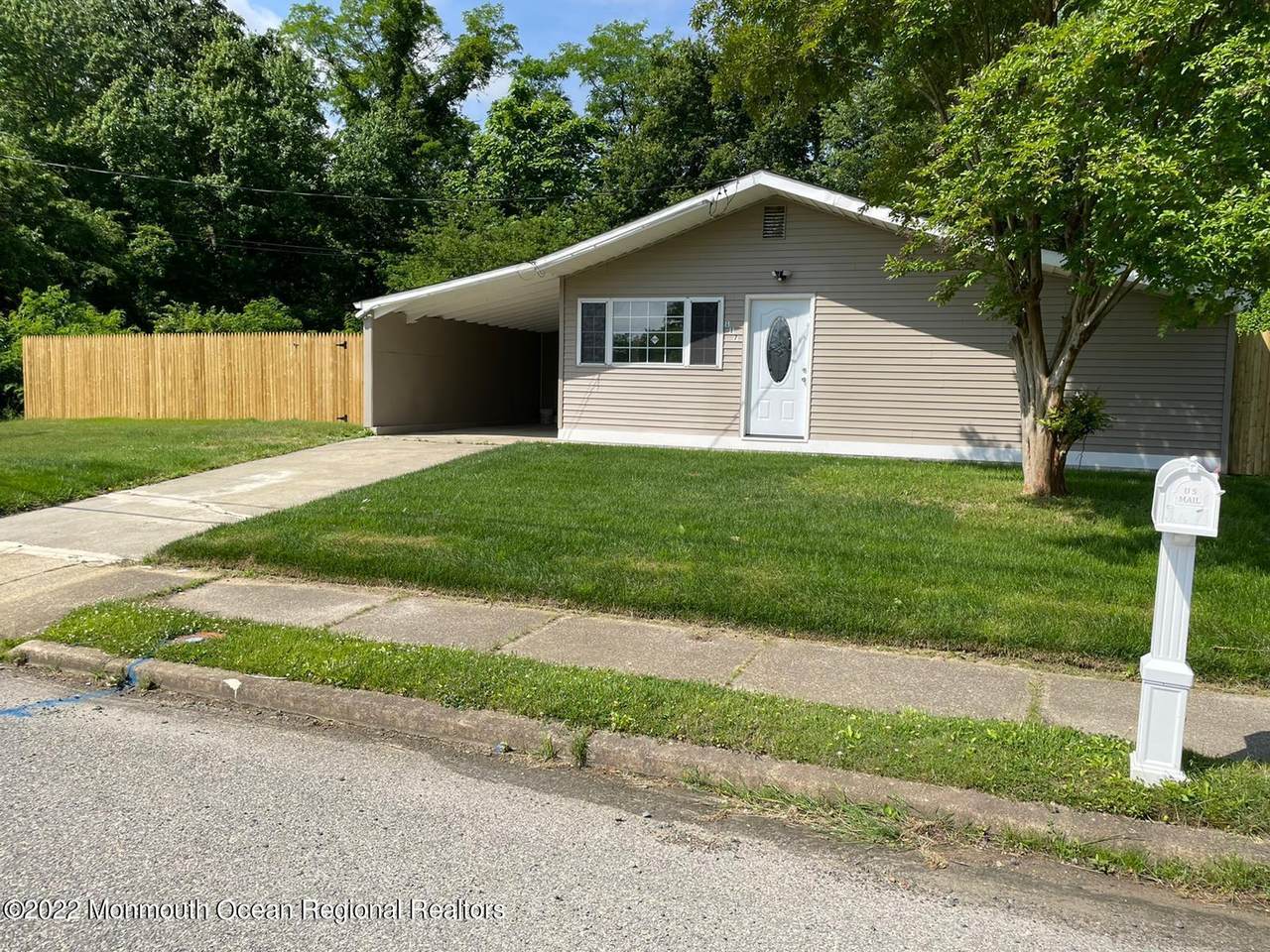 117 Sunshine Parkway - Photo 1