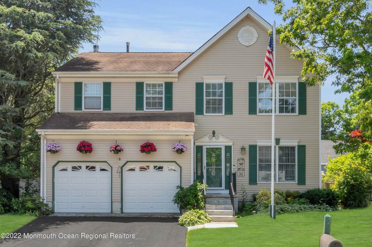 93 Ravenwood Boulevard - Photo 1