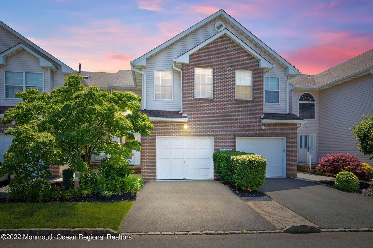 8 Village Place - Photo 1