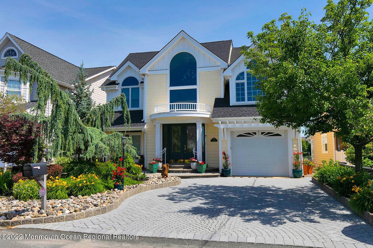 794 South Drive - Photo 1