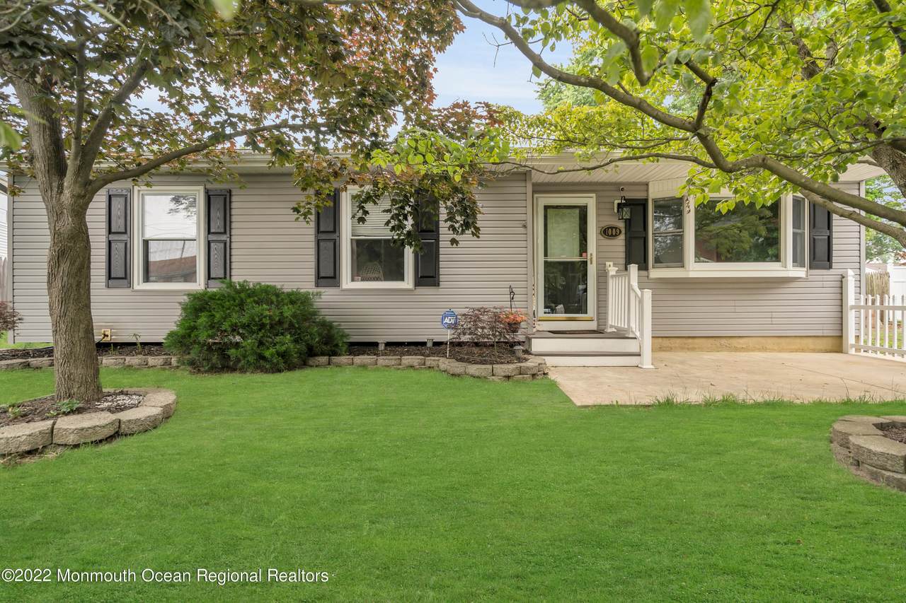 1009 Halliard Avenue - Photo 1