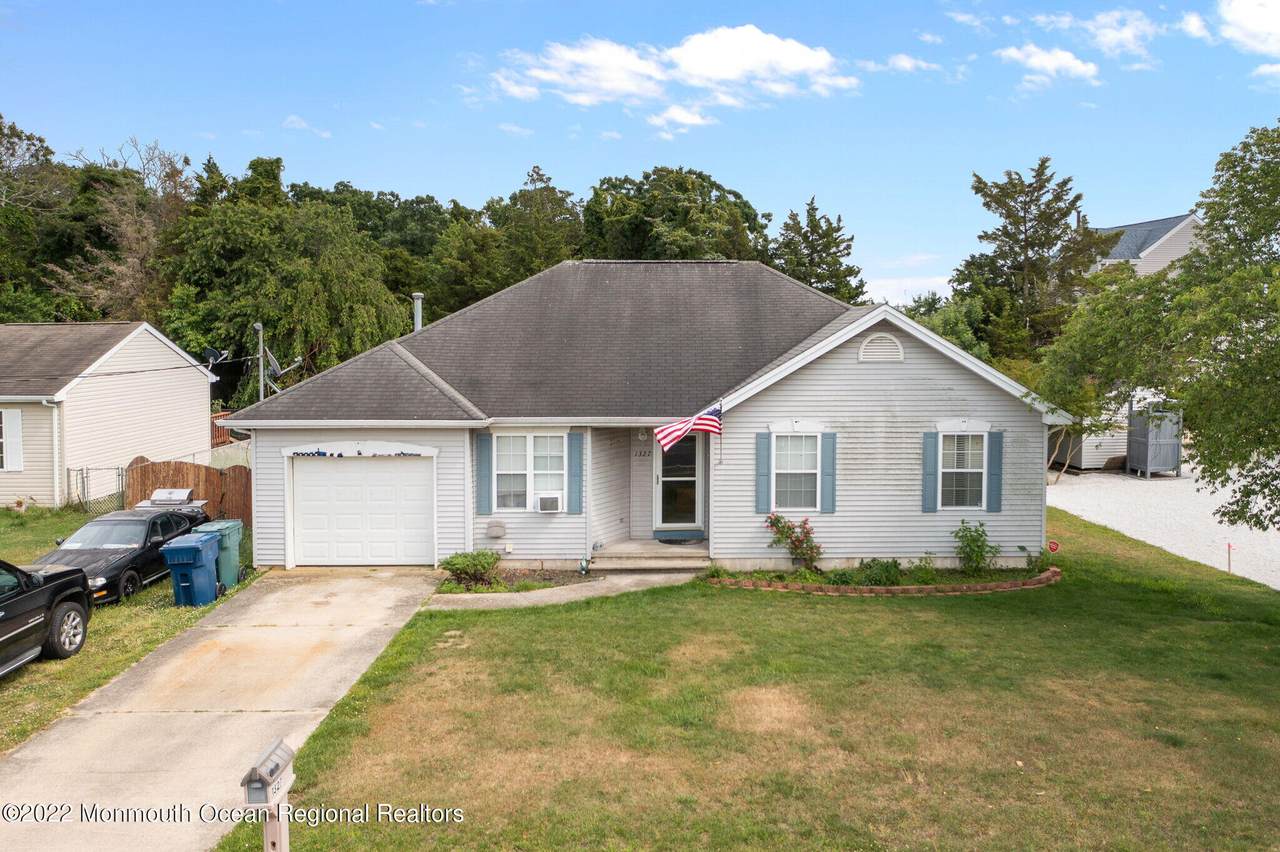 1327 Radio Road - Photo 1