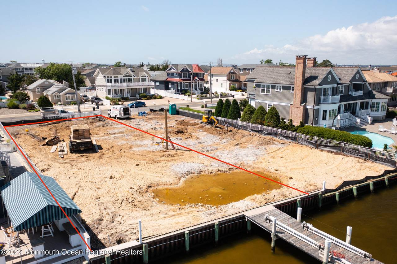 91 Pershing Boulevard - Photo 1