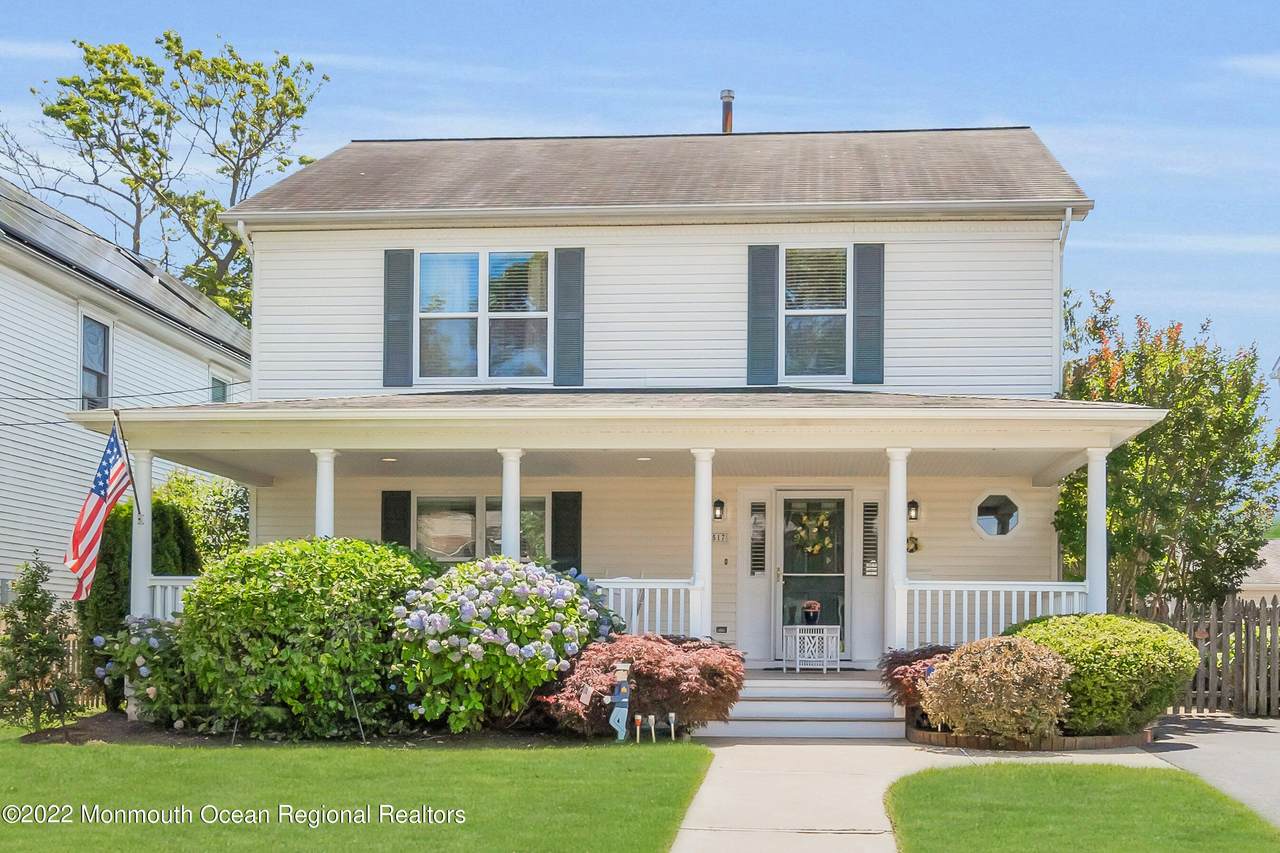 517 Morris Avenue - Photo 1