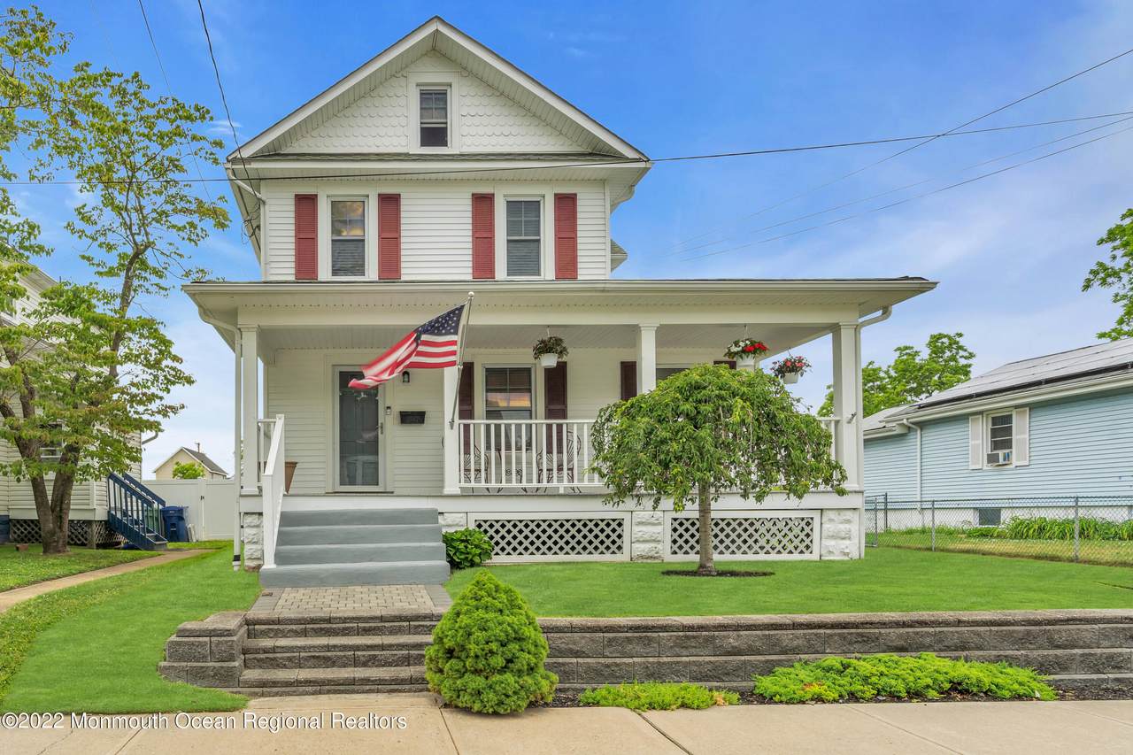 1547 10th Avenue - Photo 1
