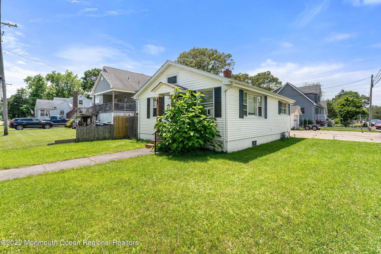 700 Anglesea Avenue - Photo 1