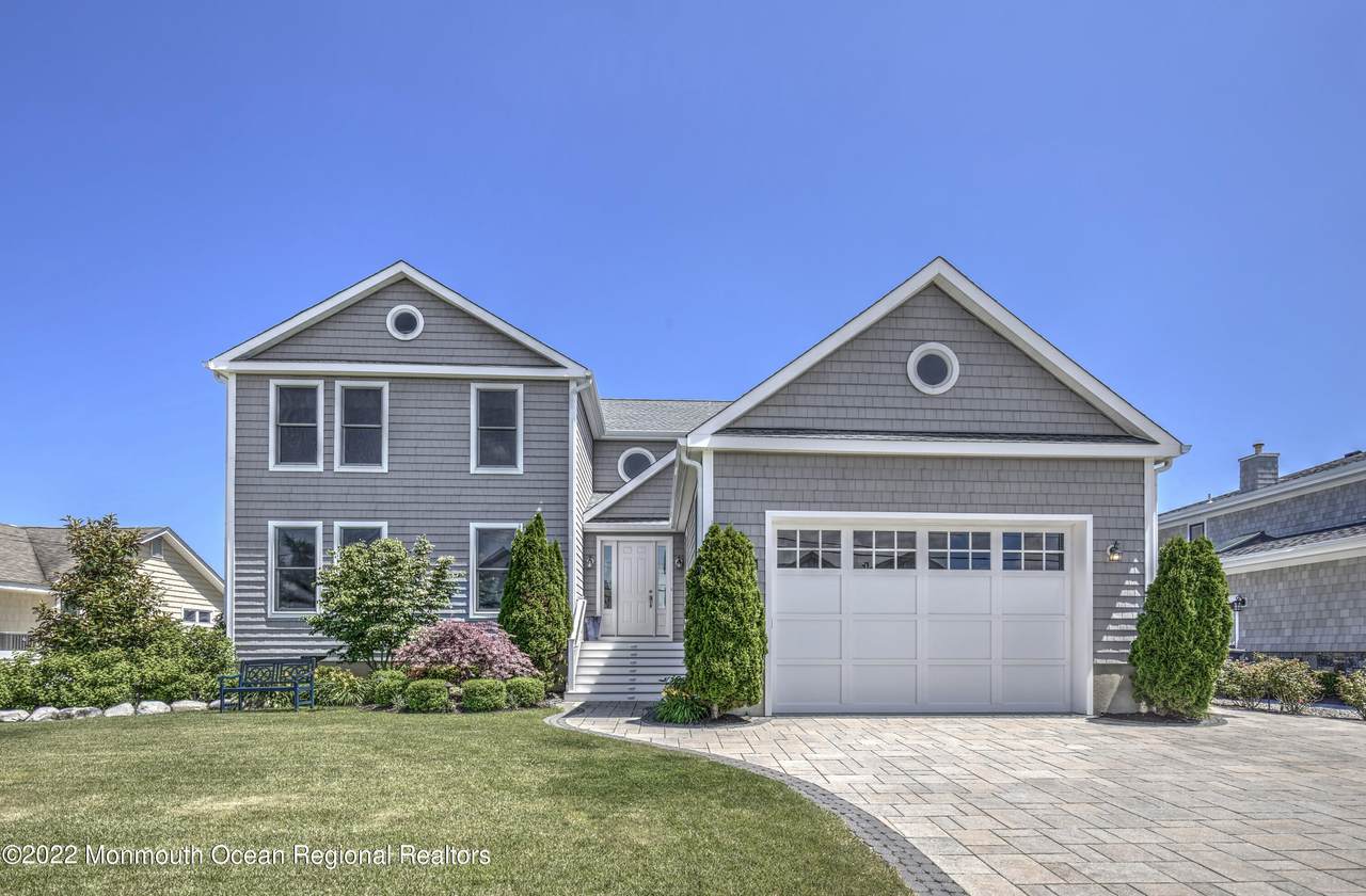 214 Curtis Point Drive - Photo 1