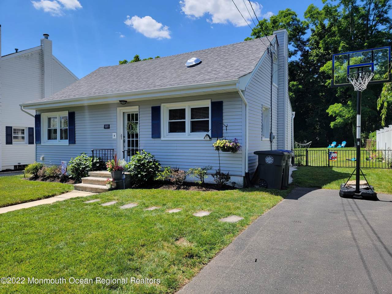 989 Ridge Avenue - Photo 1
