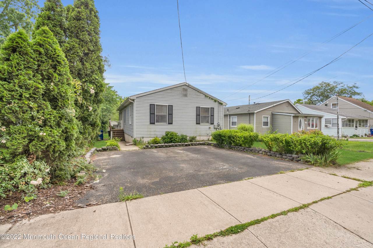 112 Elizabeth Avenue - Photo 1