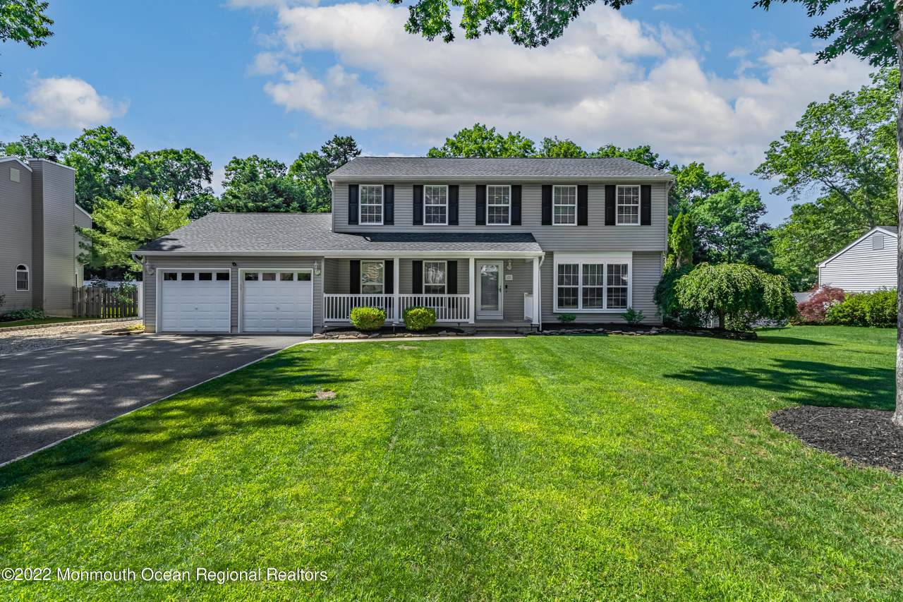 121 Foxhollow Drive - Photo 1