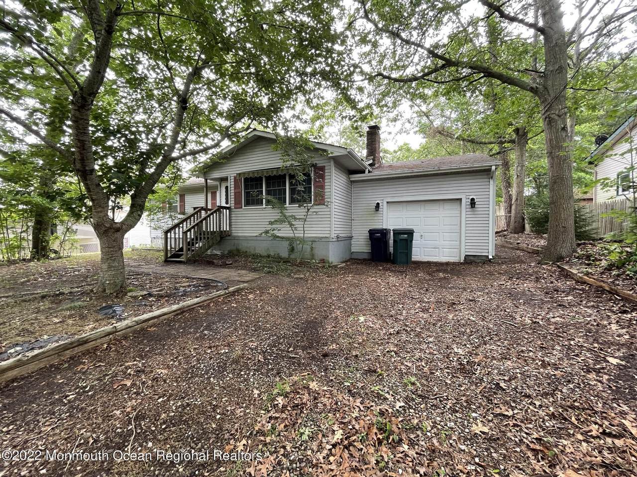 82 Leitz Boulevard - Photo 1