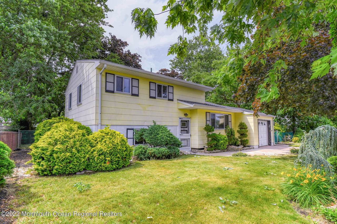 960 Hunt Drive - Photo 1