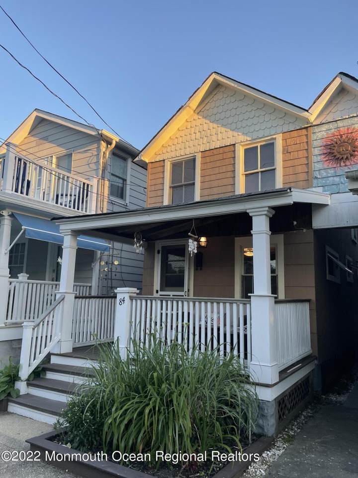 84 Franklin Avenue - Photo 1