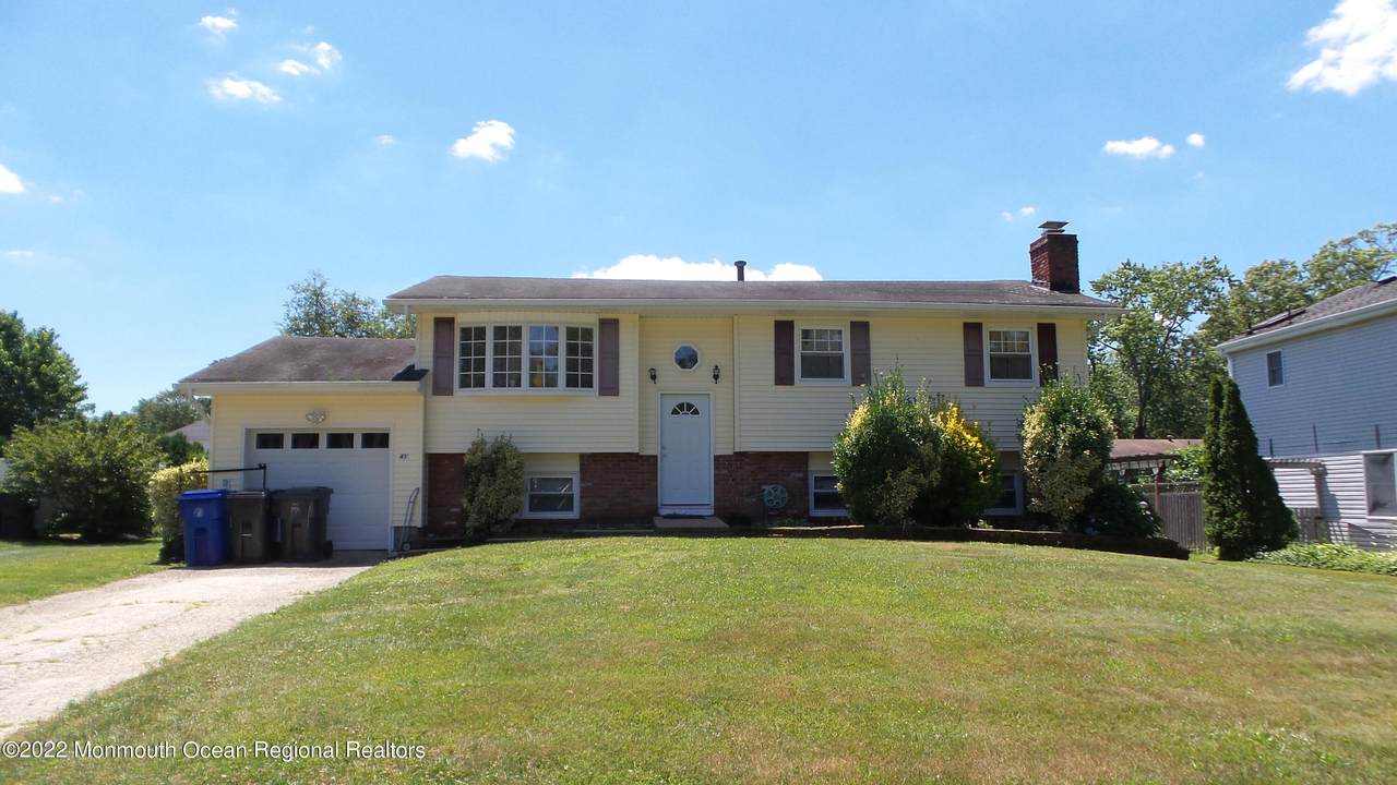 541 Duchess Court - Photo 1