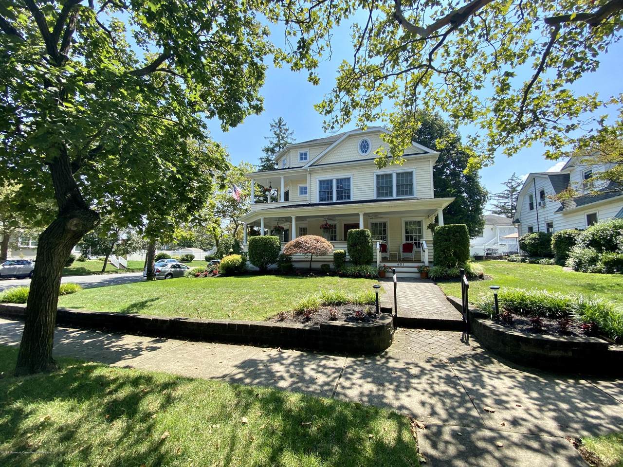 401 Garfield Avenue - Photo 1