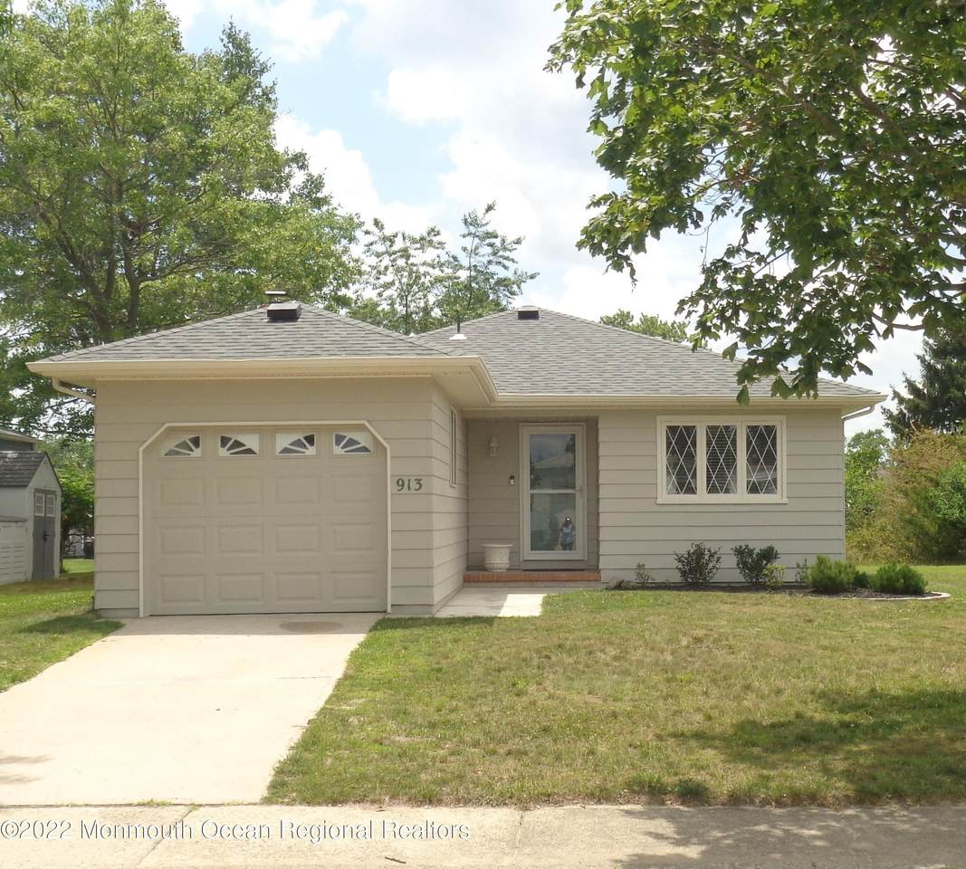 913 Jamaica Boulevard - Photo 1