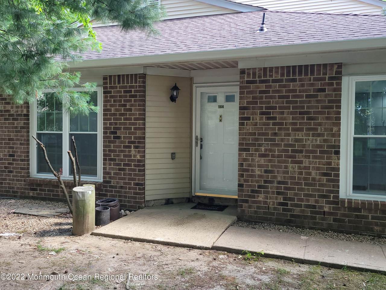 164 Devon Court - Photo 1