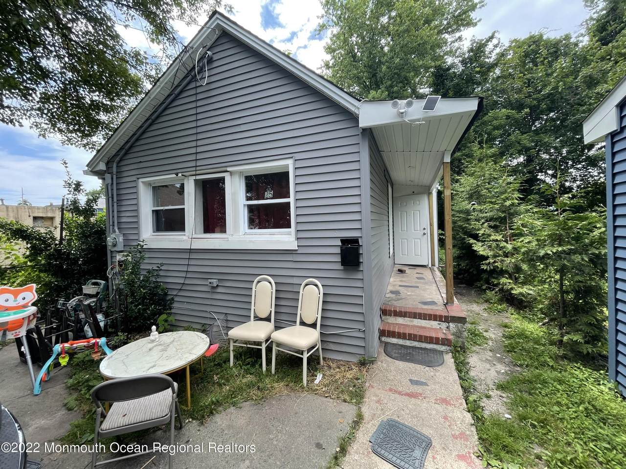 25 De Witt Avenue - Photo 1