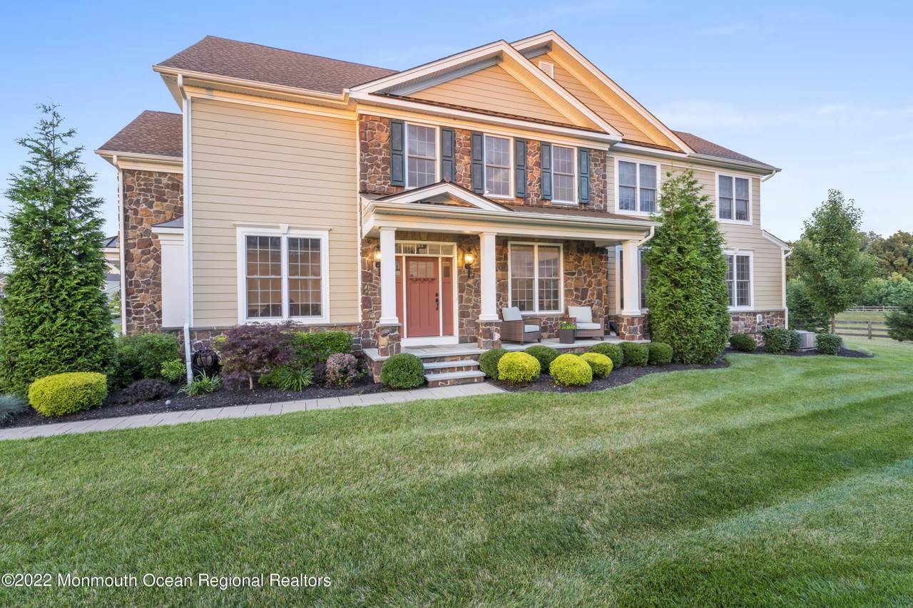 24 Spalding Drive - Photo 1