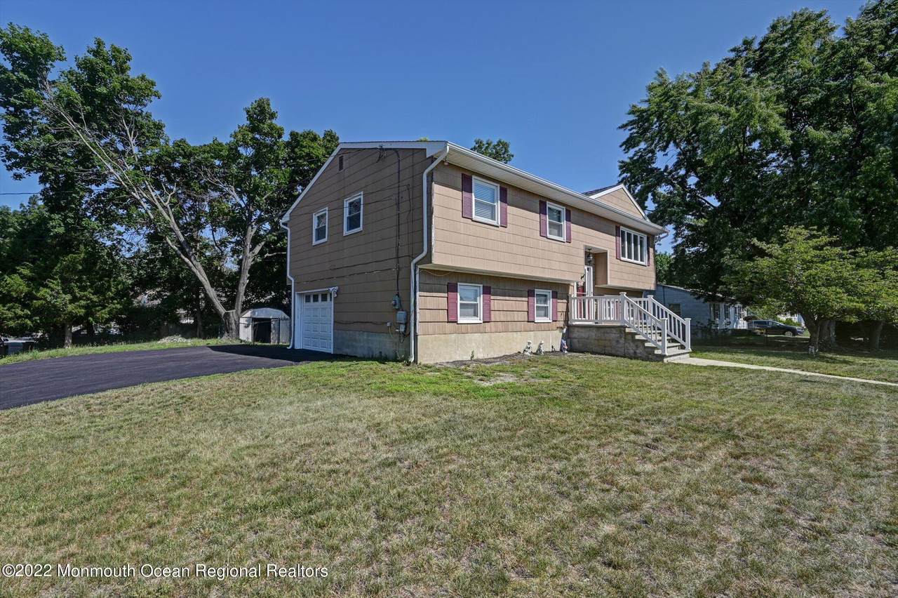 952 Surf Avenue - Photo 1