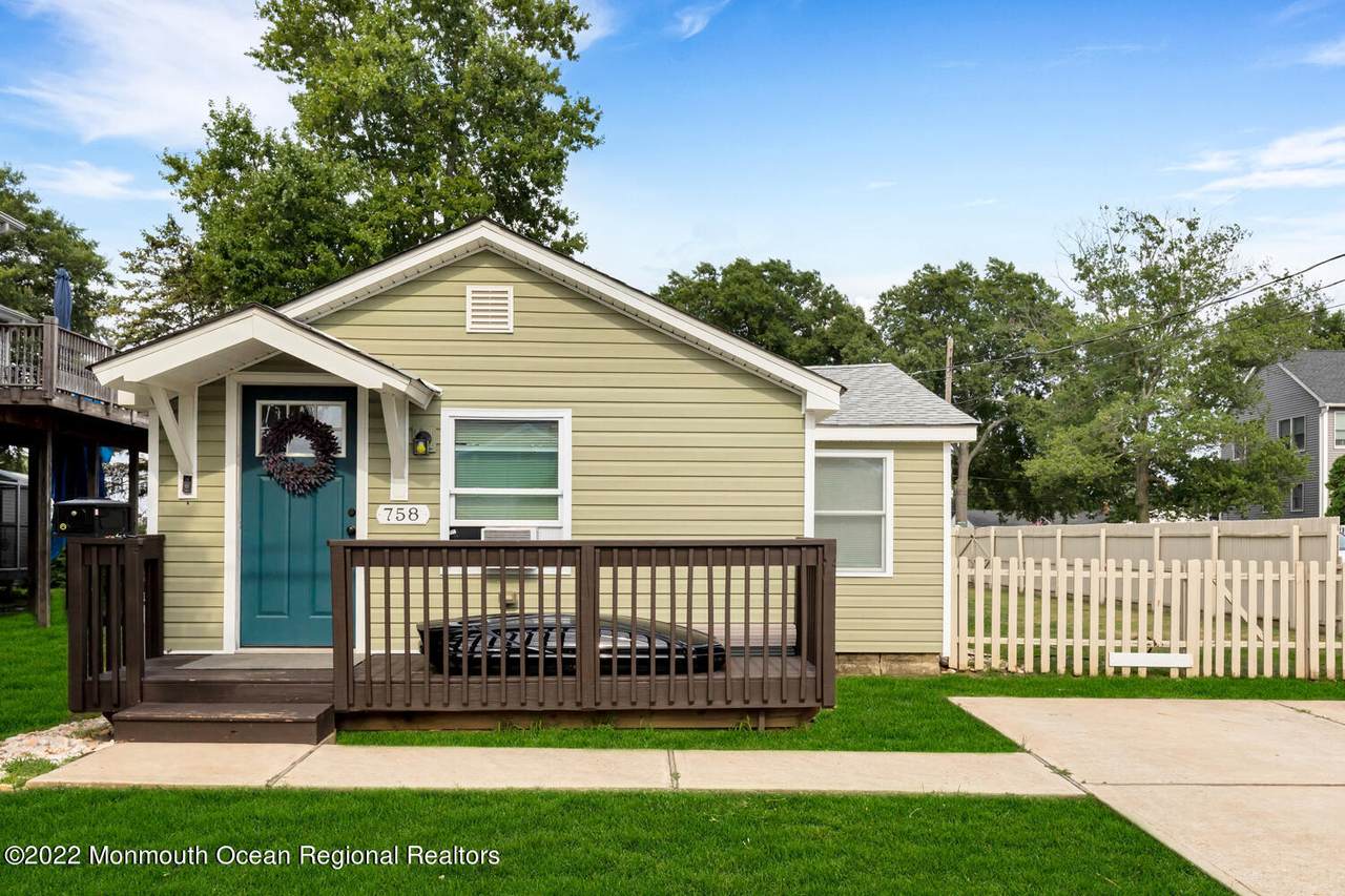 758 Monmouth Parkway - Photo 1