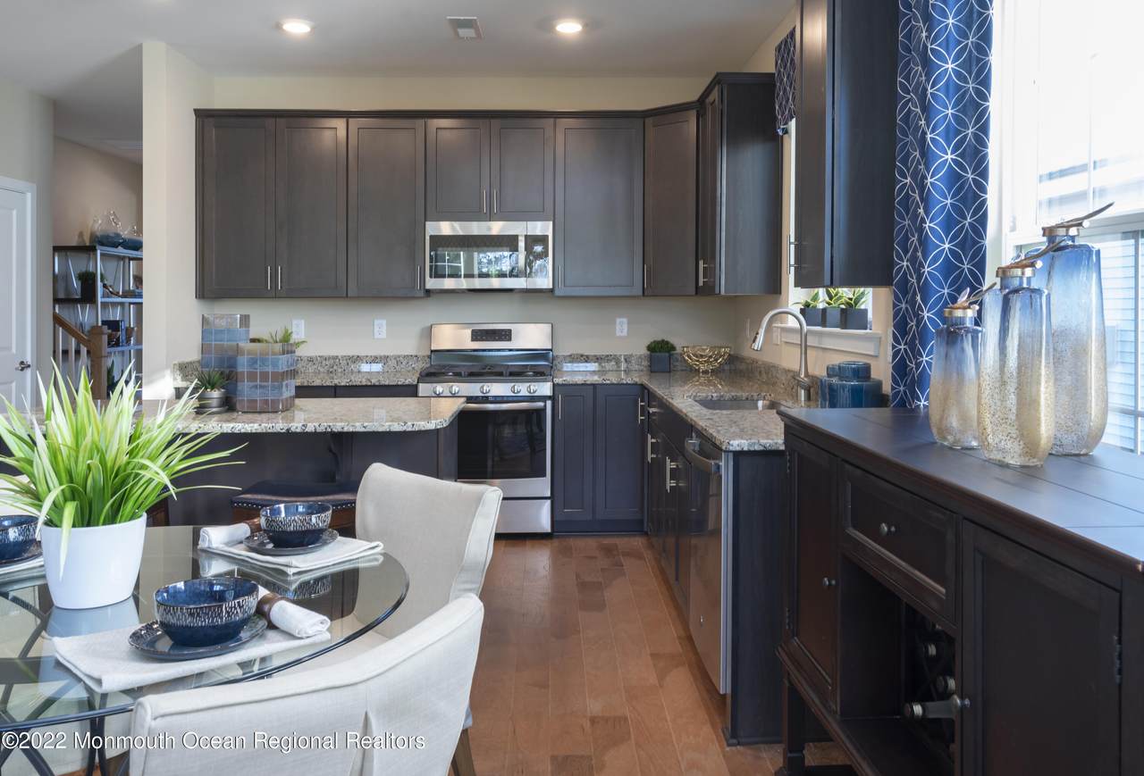 14 Laurel Boulevard - Photo 1