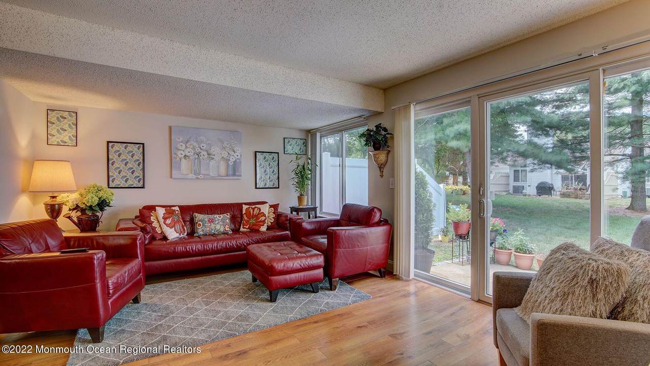 32 Woodmere Court - Photo 1