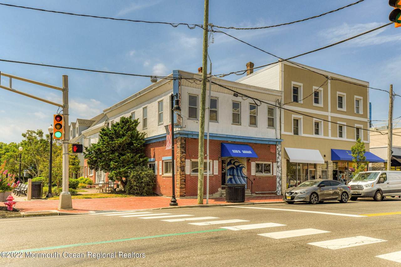 811 Main Street - Photo 1