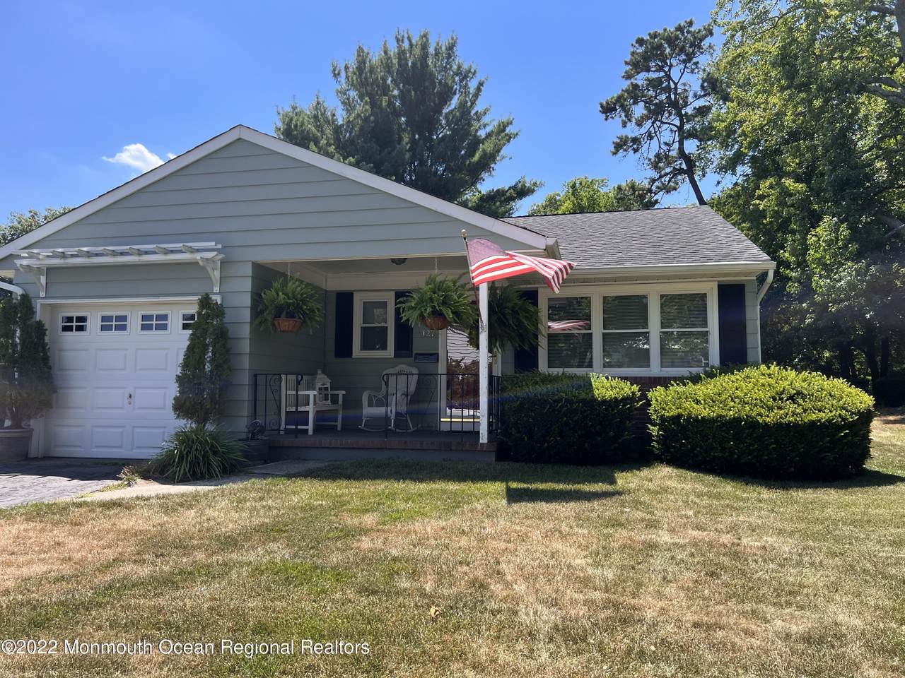127 Columbine Circle - Photo 1