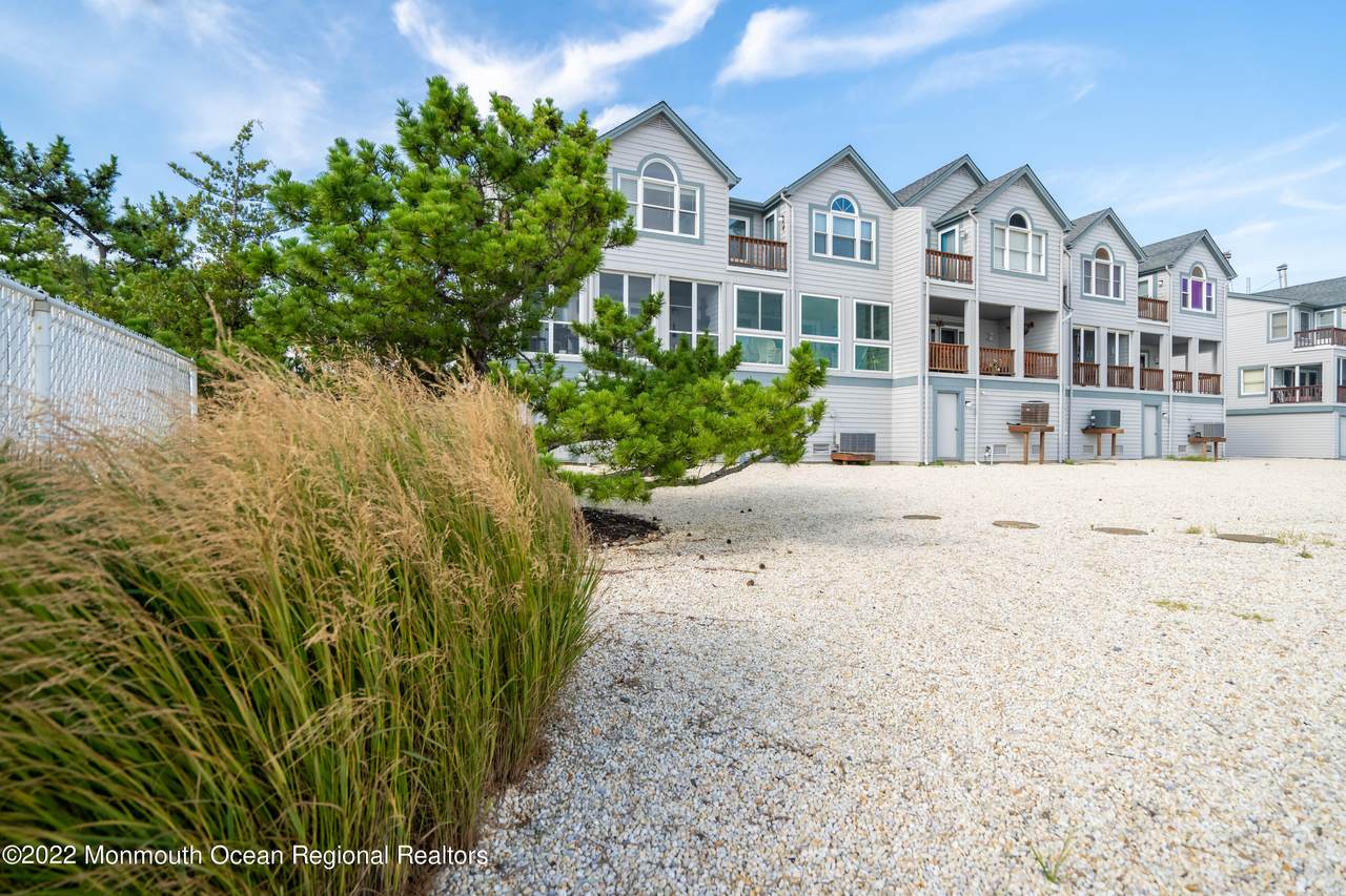 102 Mariners Pointe E Point - Photo 1