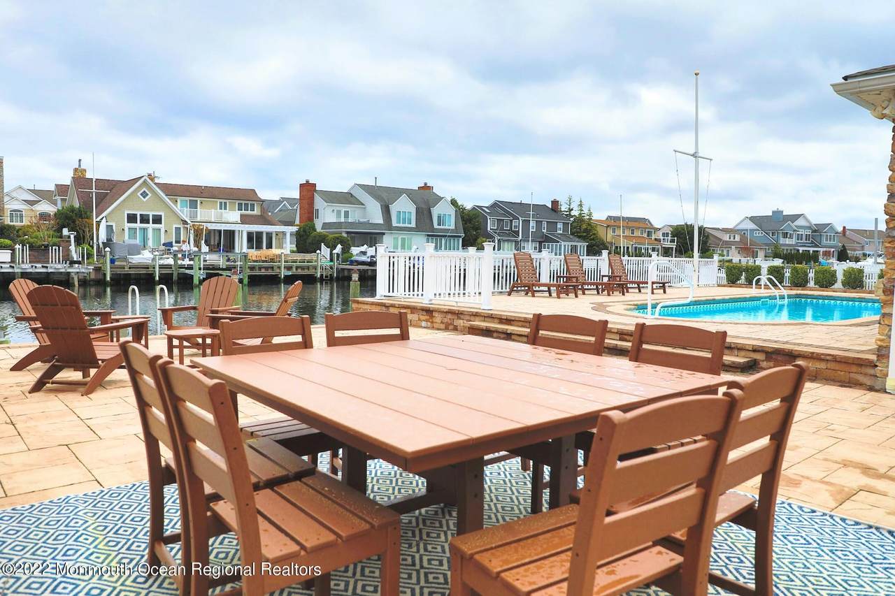 242 Curtis Point Drive - Photo 1