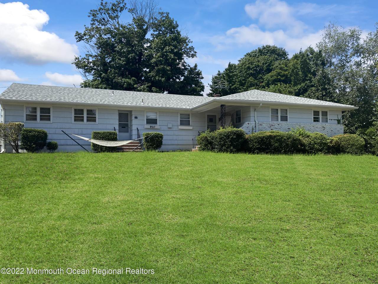 910 Van Court Avenue - Photo 1