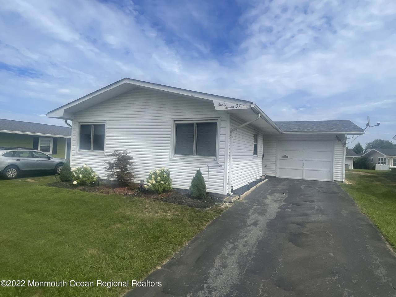 37 Central Boulevard - Photo 1