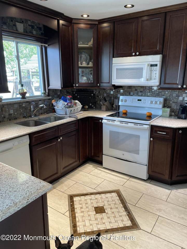 17 Leola Avenue - Photo 1