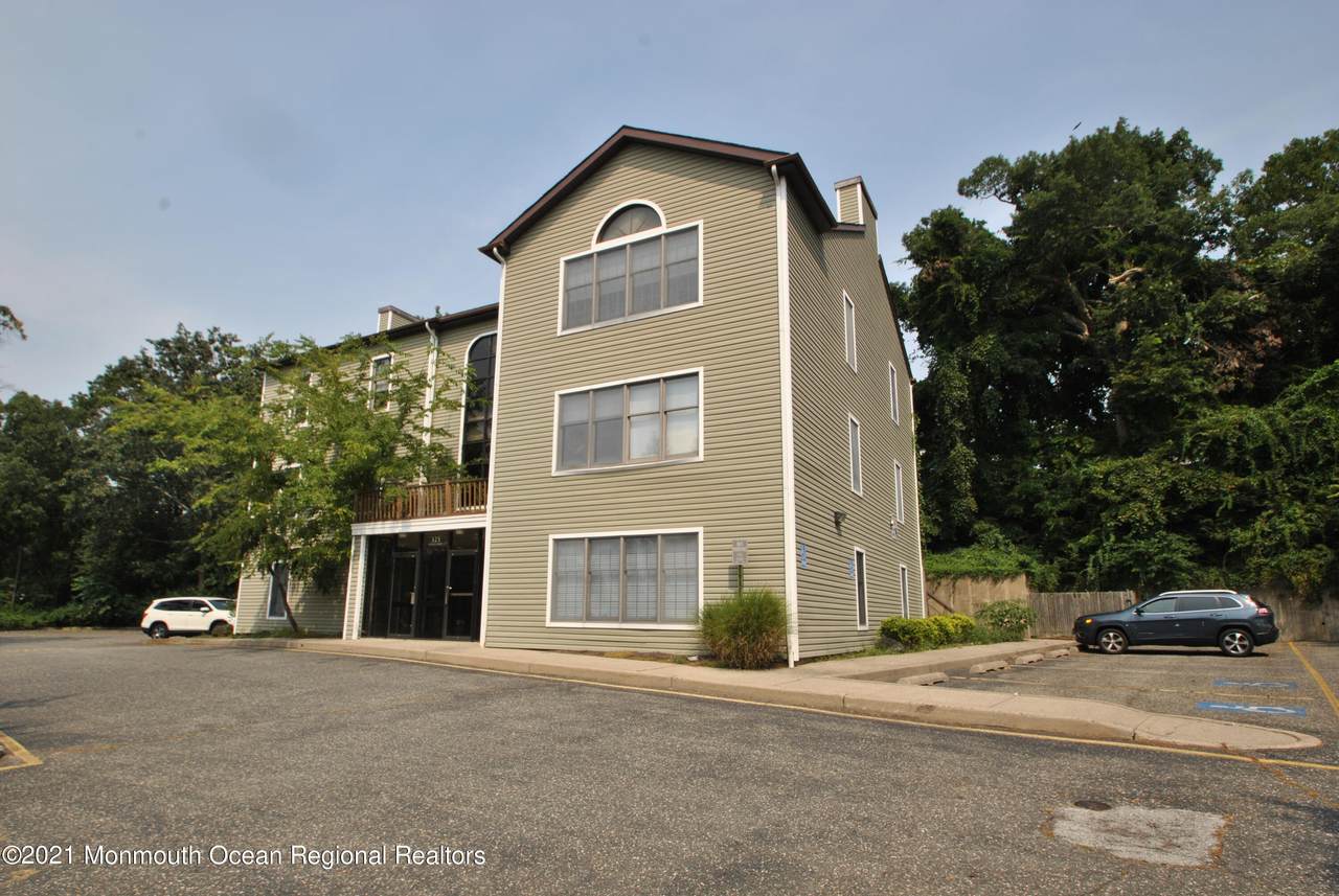 325 Water Street - Photo 1