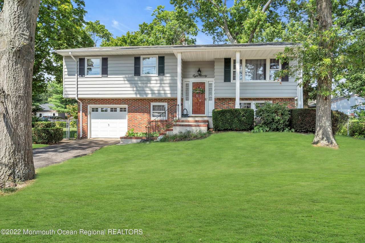890 Gregory Drive - Photo 1