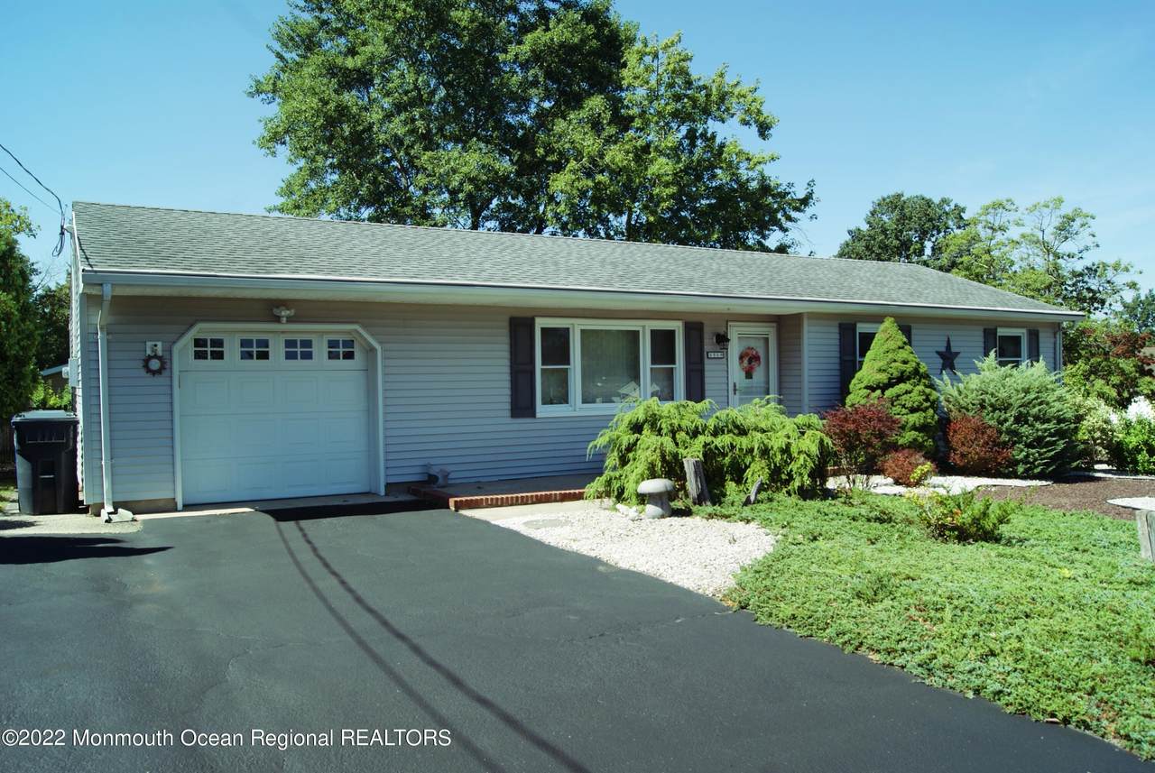 335 Lake Drive - Photo 1