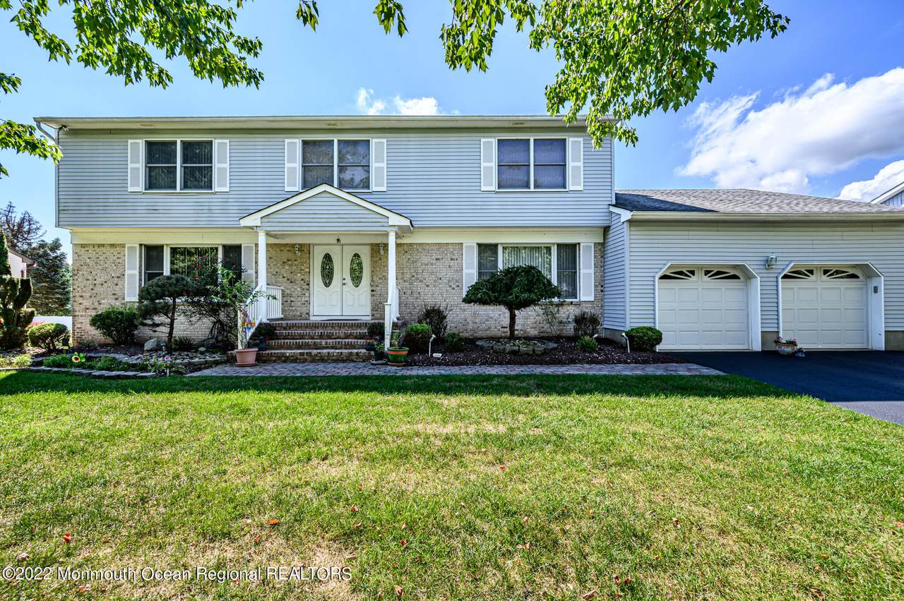 16 Cloverleaf Drive - Photo 1