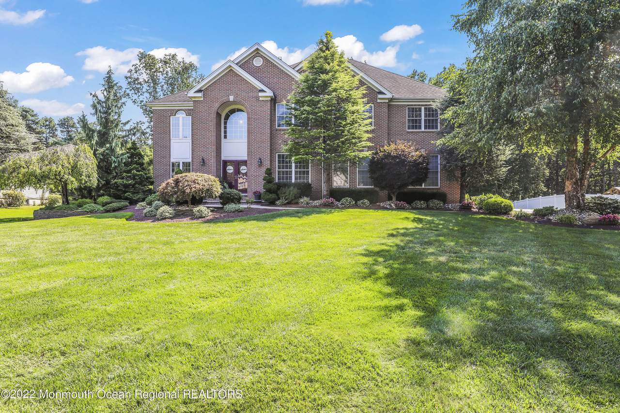 14 Round Hill Road - Photo 1