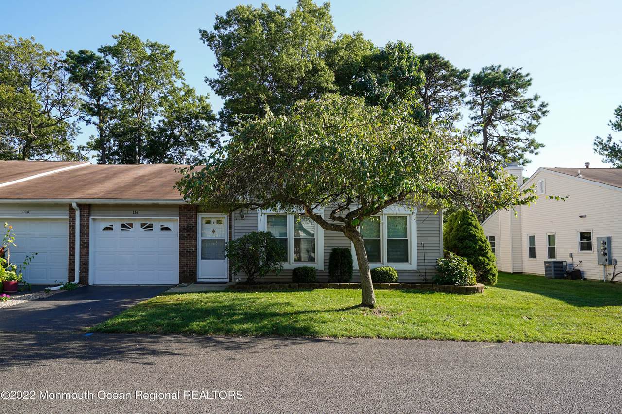236 Martine Way - Photo 1