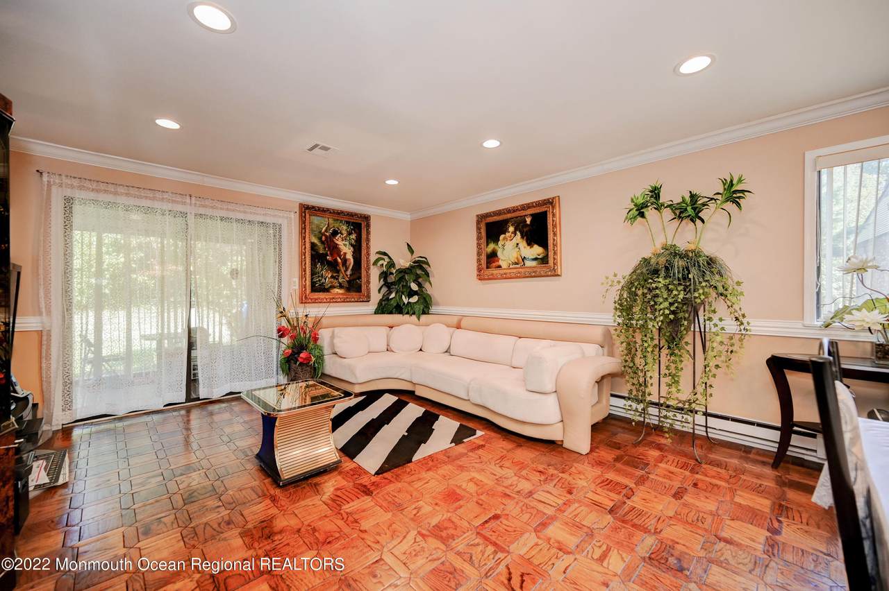 150 Amberly Drive - Photo 1