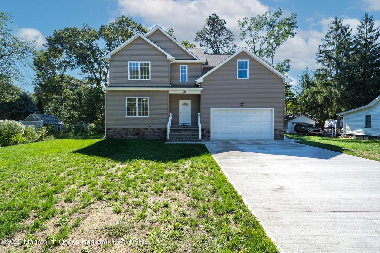 418 Holly Boulevard - Photo 1