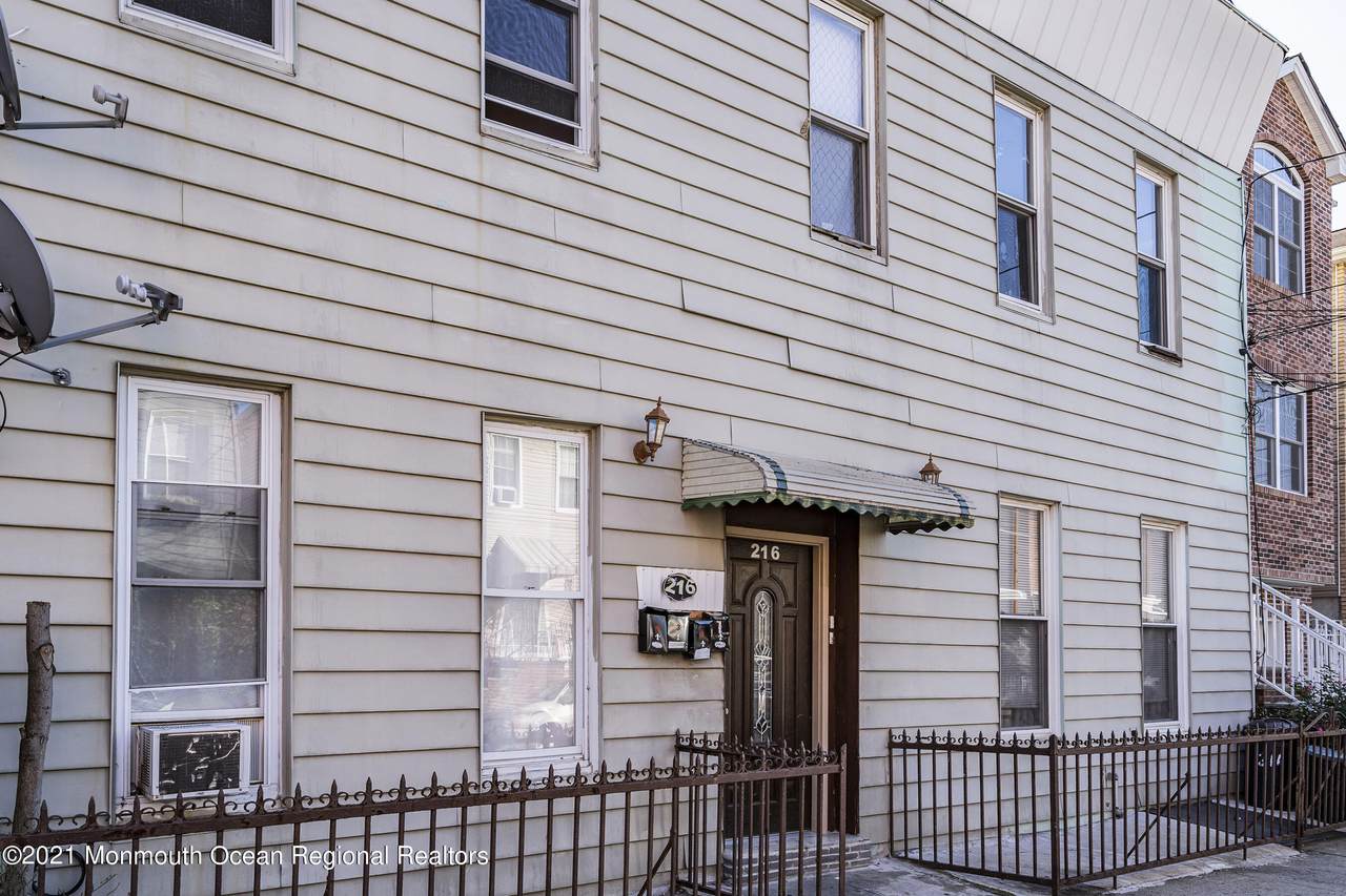 216 Cambridge Avenue - Photo 1
